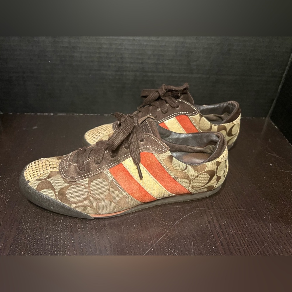 COACH Women’s Mabel sneakers size 8.5, with signature logo and snakeakin details